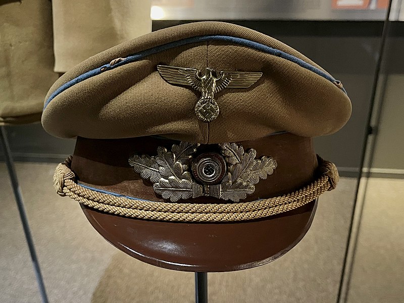 File:Third Reich Nazi Party Political Leader local level Uniform visor cap Eagle-and-swastika emblem (NSDAP Politische Leiter Amtsleiter Ortsgruppen 1934-38 Parteiadler Hakenreuz Kokarde) Forsvarsmuseet Army Museum Oslo Norway 2021-07-31.jpg