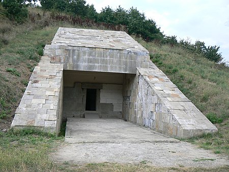 Thracian-tumulus-Strelcha.jpg