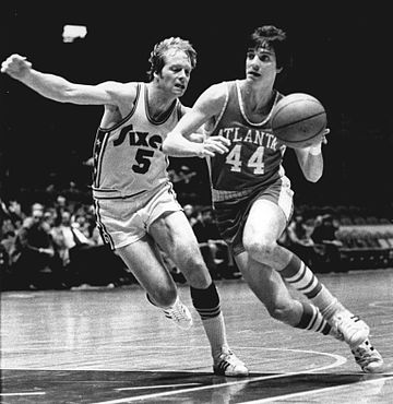 Maravich (with the ball) driving past Tom Van Arsdale in 1974