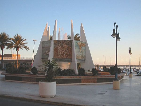 Image: Torrevieja Monumento Coralista