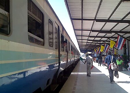 ไฟล์:Train_@_Lam_Plai_Mas_Station.jpg