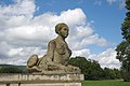 Deutsch: Denkmalzone Schloss Monaise, Sphinx auf der Terrasse