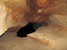 Tubular passage (Skyline Caverns, Front Royal, Virginia, USA) (28378186022).jpg