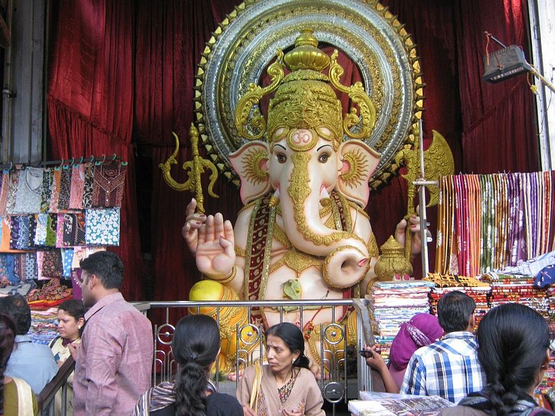 File:Tulshibag Ganpati in Pune , India.jpg