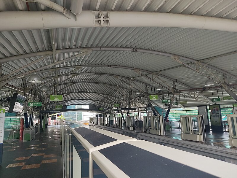 File:Tun Sambanthan Monorail Station platform (220116).jpg