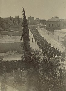 Nous reclutes turcs marxant per a fer un simulacre abans de la guerra, 1914