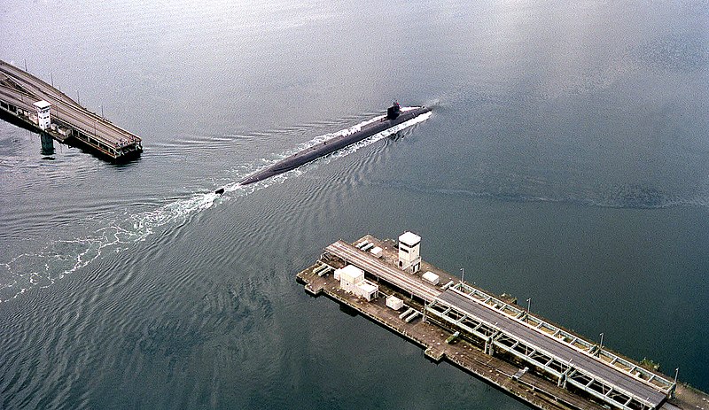 File:USS Ohio (SSBN-726) at Hood Canal Bridge.jpg