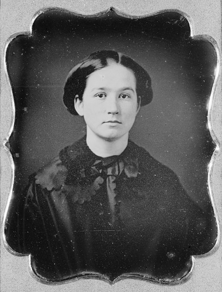 File:Unidentified woman, possibly Jane Fiske, head-and-shoulders portrait, full face, cropped.jpg