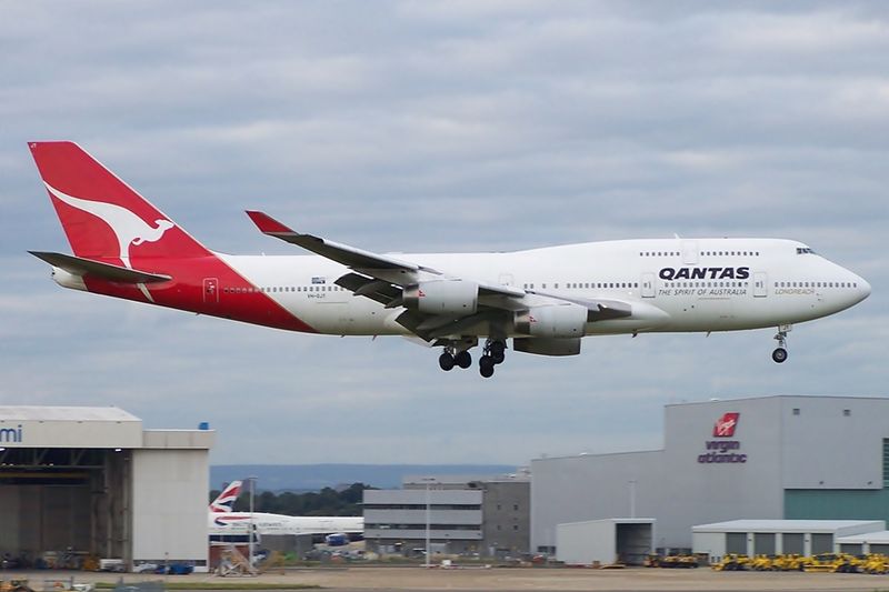 File:VH-OJT Boeing 747 Qantas (6058866872).jpg