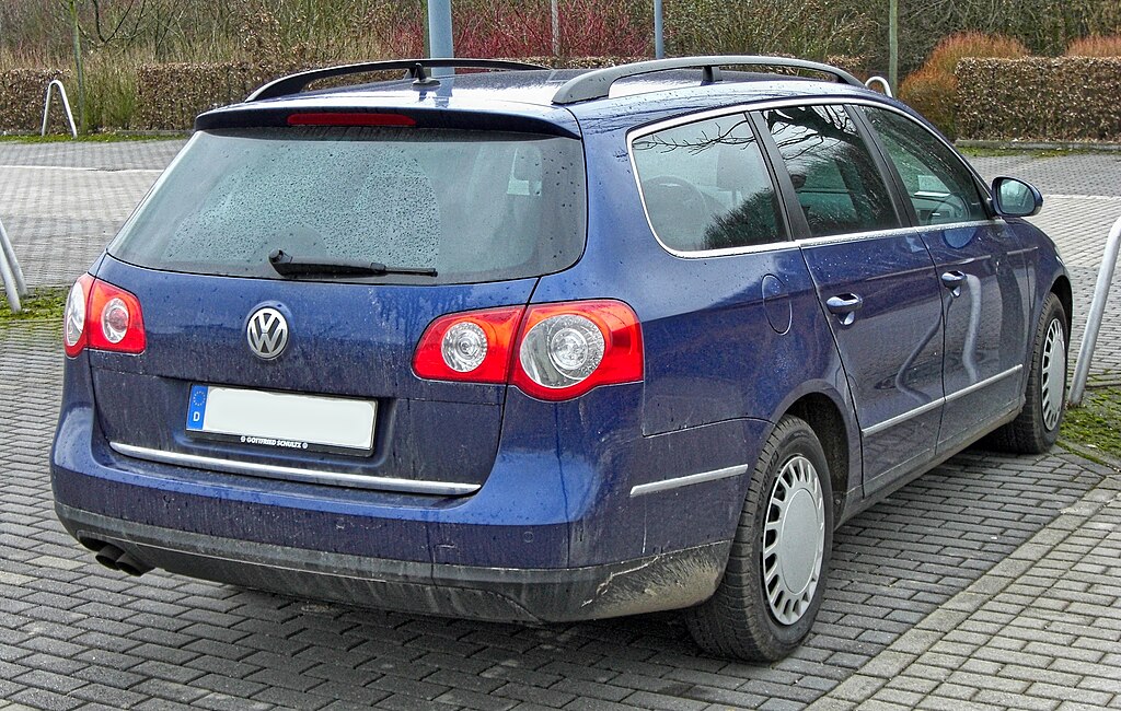 File:VW Passat B6 Variant front 20090412.jpg - Wikimedia Commons