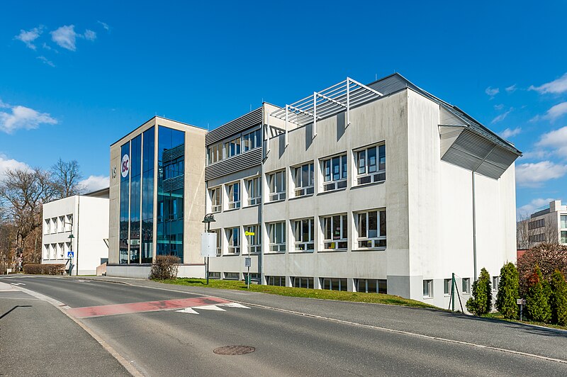 File:Velden Rosentaler Straße 15 Volksschule SW-Ansicht 19032024 0919.jpg