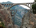 2. KW Die Veresk-Brücke in der iranischen Provinz Māzandarān wurde am 12. April 1936 in Anwesenheit von Reza Schah Pahlavi eröffnet und hat eine Länge von 273 Meter (2009).