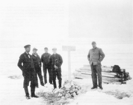 Victoria Island - Norwegian landing team (1930).png