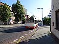 Navazující autobusová doprava na přilehlém autobusovém nádraží