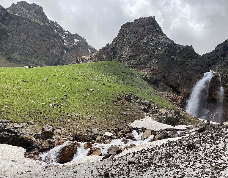 File:Waterfall in Aragatsotn.jpg
