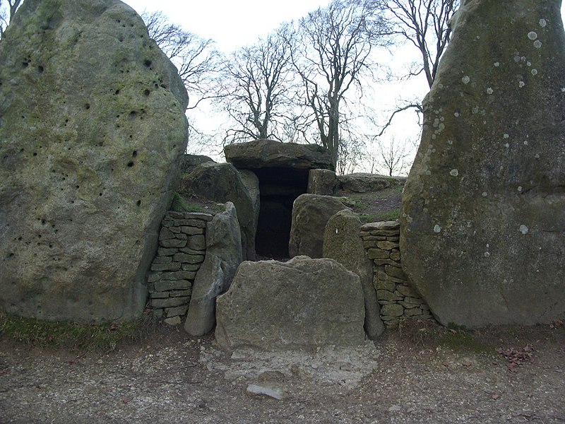 File:Wayland's Smithy entrance.JPG