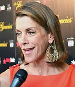 Wendie Malick est la voix de Burdine.