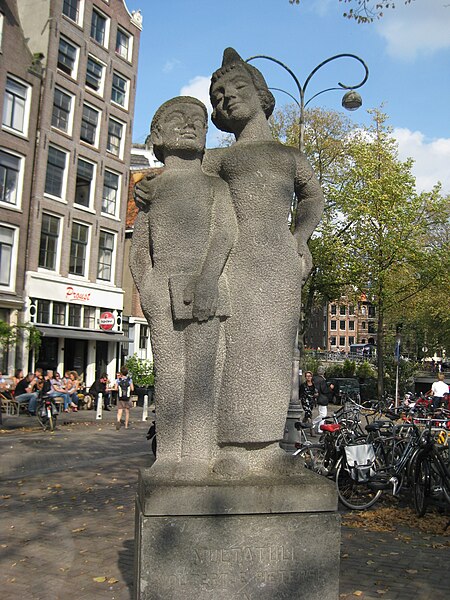 Woutertje Pieterse and Femke (statue by Frits Sieger in Amsterdam)