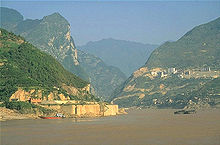 The Three Gorges of the Yangzi had to be traversed on the boat ride from Jiujiang to Sichuan.