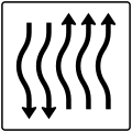 Zeichen 514–15 Verschwenkungs­tafel, kurze Verschwenkung – mit Gegenverkehr – nach links dreistreifig in Fahrtrichtung und zweistreifig in Gegenrichtung