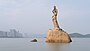 La Fille du Pêcheur, statue érigée en 1982 devenue l'emblème de la ville chinoise de Zhuhai. (définition réelle 11 411 × 6 417)
