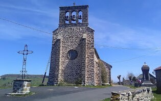 Église Saint Pierre-ès-Liens - Rageade (Cantal).jpg