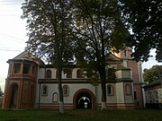 Настоятельський корпус із церквою Варвари.jpg
