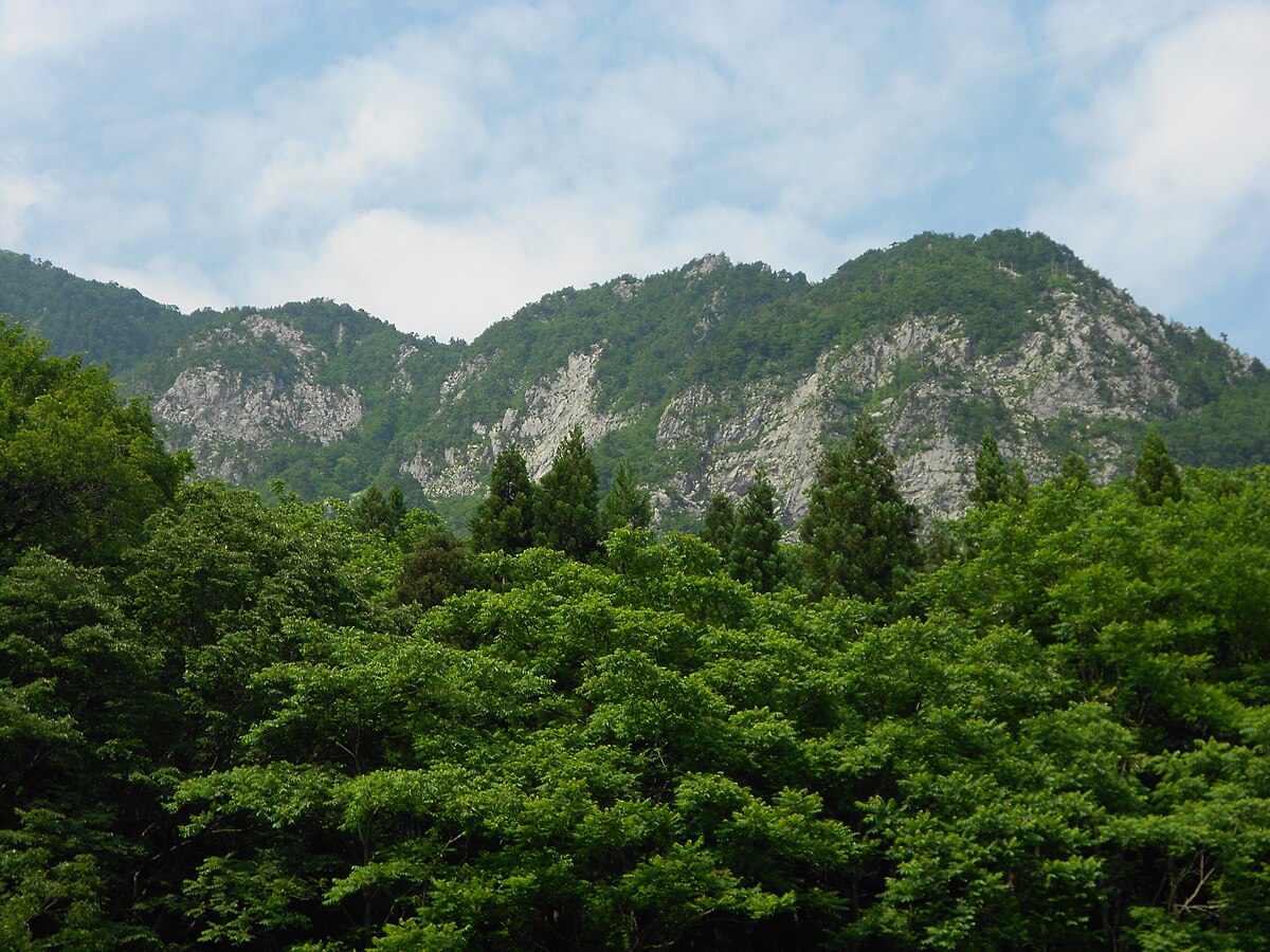 File 小滝ヒスイ峡より望む明星山 Jpg Wikimedia Commons