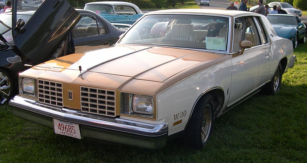 Oldsmobile 442 1024px-1979_Hurst_Olds_W-30_front