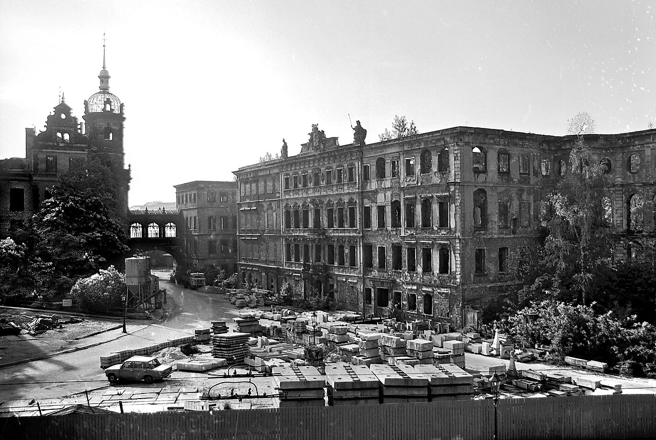 Dresden im Feuer: Verlorene Schätze und verwandelte Stadtteile