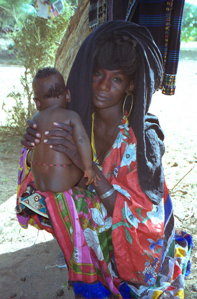 File:1997 275-32 Wodaabe mother.jpg