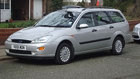 2001 Ford Focus 1.8 Ghia Estate (13147077363).jpg