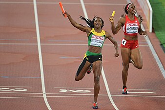 Chegada do 4x400 m feminino com a vitória da Jamaica.