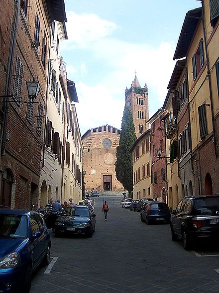 Via dei Servi, with Santa Maria dei Servi in the distance