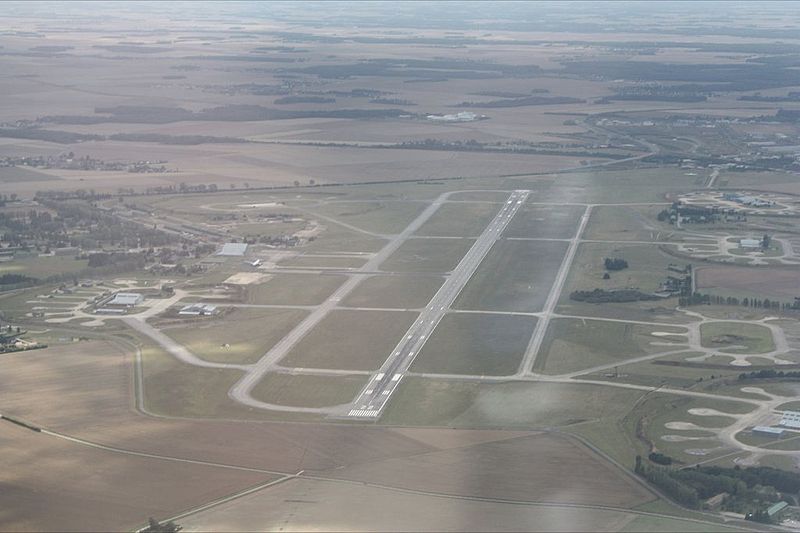 File:Aéroport militaire d'Evreux.jpg