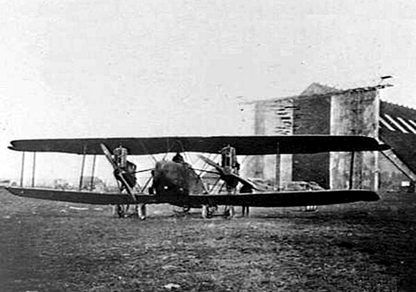 Berthold fought his first aerial combats in an AEG G.II bomber such as this.