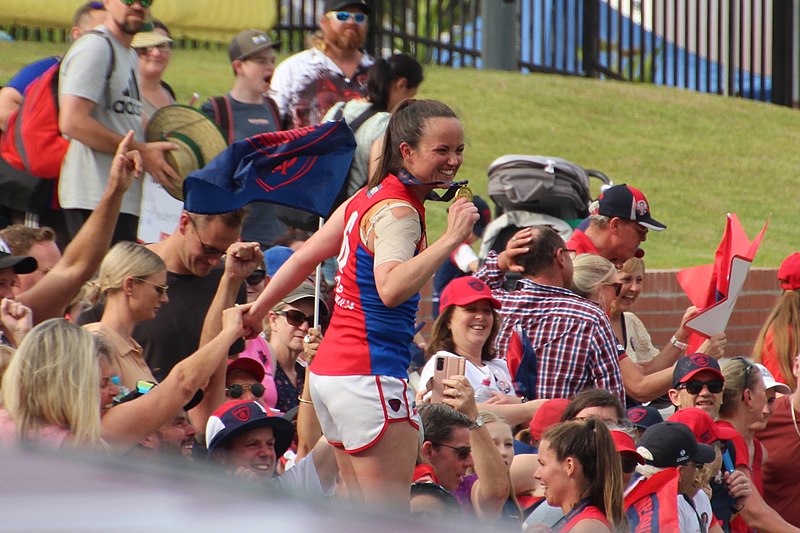 File:AFLW S7 GF Daisy Pearce celebrates with fans (cropped).jpg