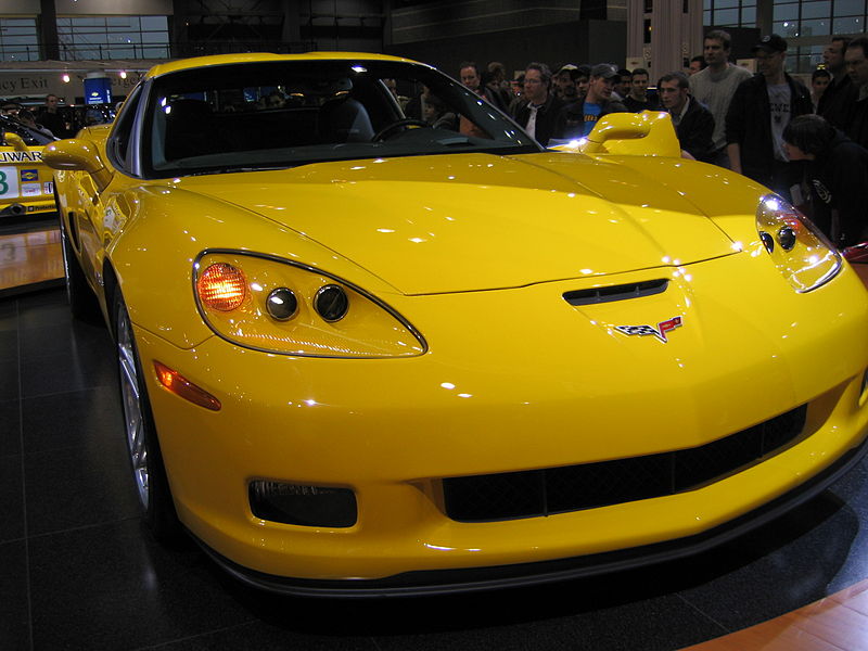 File:A yellow Chevrolet Corvette at a 2005 Chicago auto show.jpg