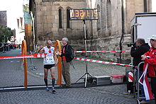 Jürgen Wieser beim Gewinn seines 10. Titels im Albmarathon 2009 in Schwäbisch Gmünd