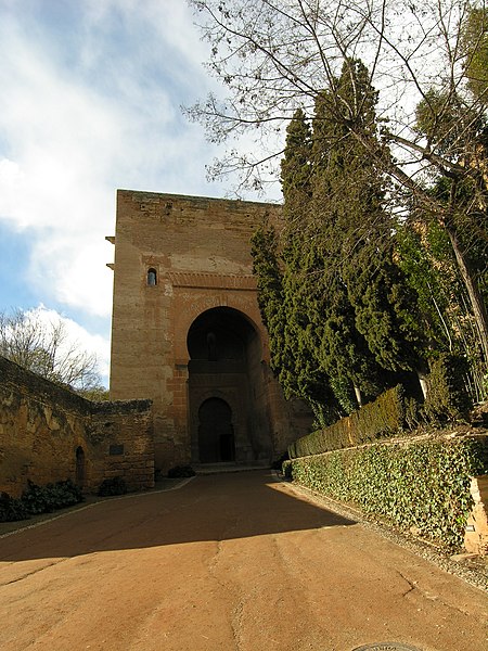 File:Alhambra, Generalife and Albayzín, Granada-110154.jpg