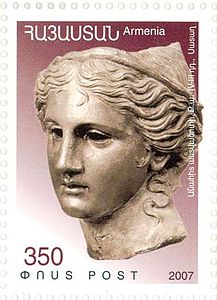 Фрагмент бронзовой статуи древнеармянской богини Анаит на почтовой марке Армении