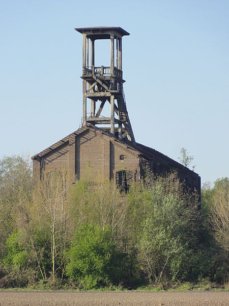 File:Anhiers - Fosse n° 2 des mines de Flines (O).JPG