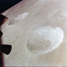 De Carmichael-krater gefotografeerd vanuit het ruimtevaartuig Apollo 15.