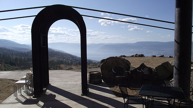 File:Archway to Wine Cave - panoramio.jpg