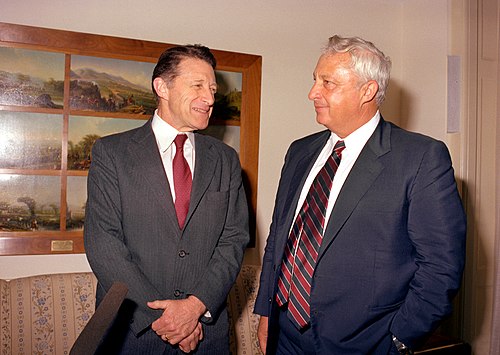 Minister of Defense Sharon (right) with his US counterpart Caspar Weinberger, 1982