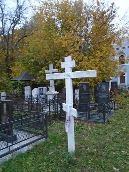 File:Arskoe cemetery (2021-10-01) 04.jpg