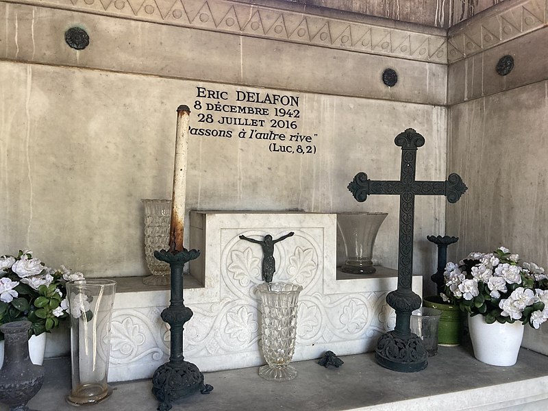 File:Autel de la chapelle Goffinon-Delafon.jpg