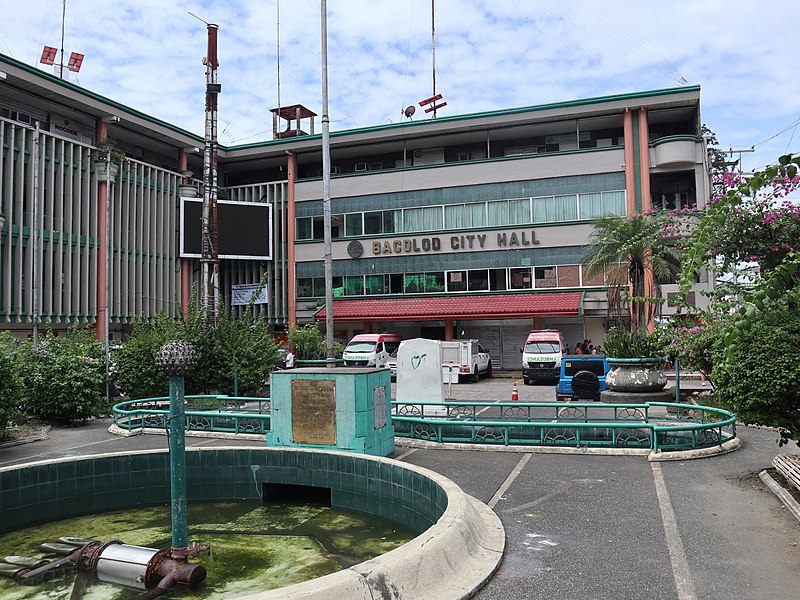 File:Bacolod City Hall (Araneta Avenue-Luzuriaga, Bacolod, Negros Occidental; 10-31-2022).jpg