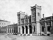 Het eerste stationsgebouw rond 1860.