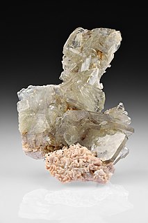 <span class="mw-page-title-main">Baryte</span> Barium sulfate mineral